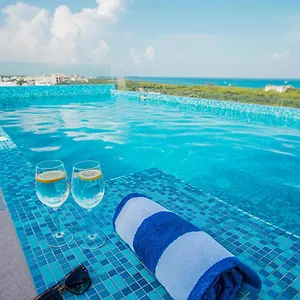 With Ocean View Pool In Av 10 & 60 Street , Playa del Carmen Mexique